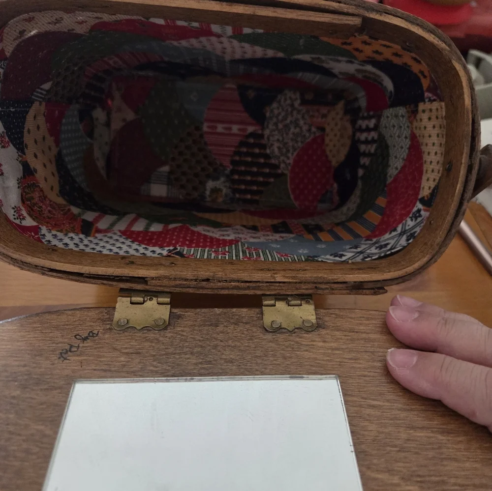 70's Hand-painted Woven Wood Basket Purse Lined In Calico And Has Brass Hinges